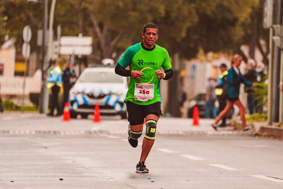 Profesionales discutiendo estrategias en una sala de reuniones