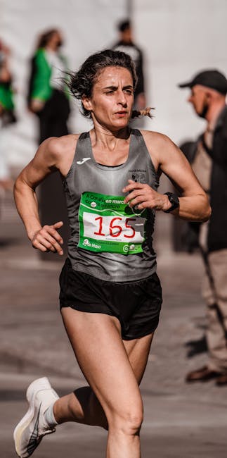 Vista aérea de un diagrama de flujo de procesos en una pizarra